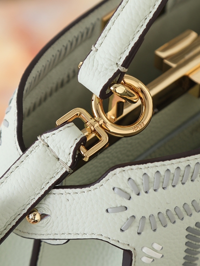 フェンディバッグ側面デザイン